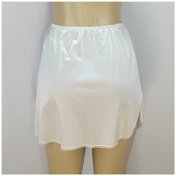 VASSARETTE, Short Slip, size Medium - Picture 2 of 8